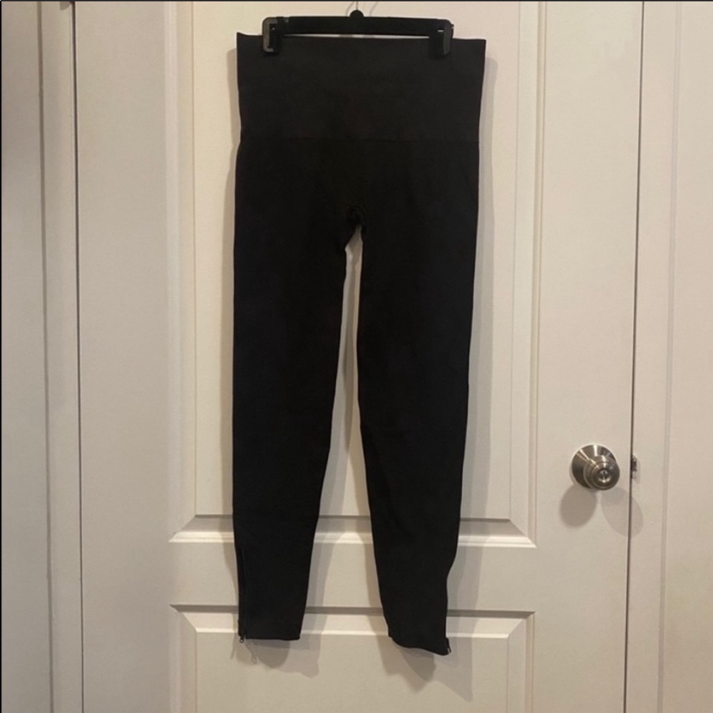 Spanx Side ZIp Seamless Leggings⭐️ - Picture 5 of 5
